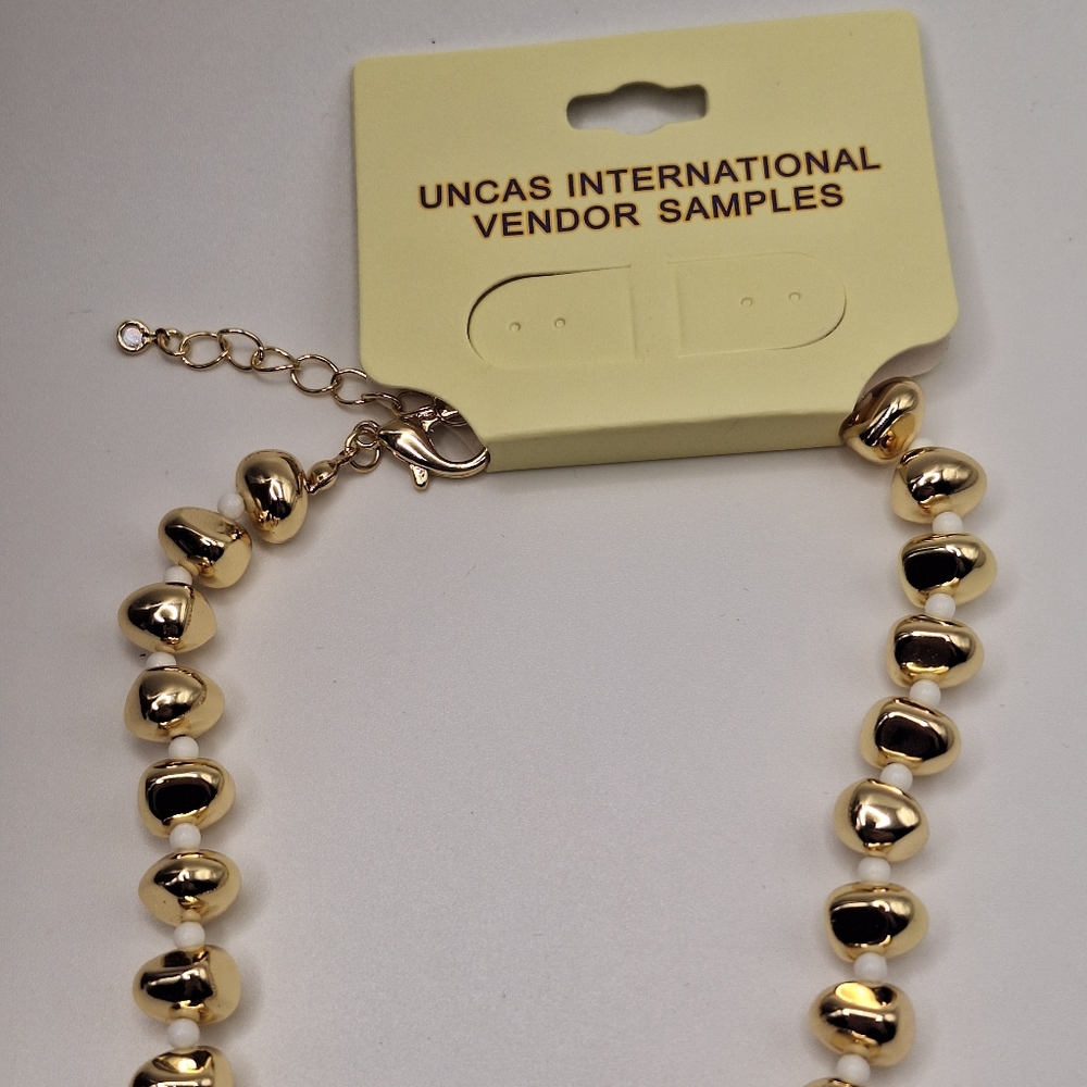 Gold Tone Beaded Necklace Classic Statement NWT - Picture 3 of 4